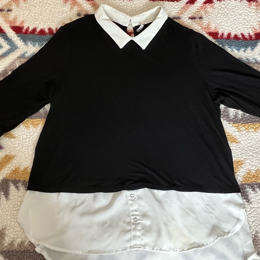 Collared Blouse - Black and White 🖤🤍